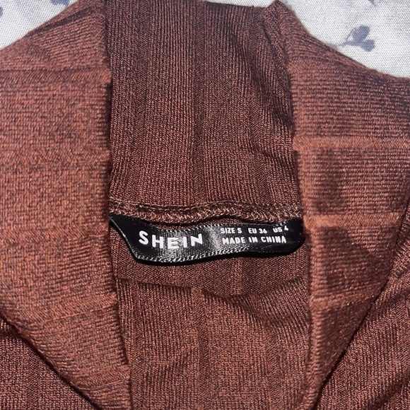 High Neck Solid Tank Top - Picture 4 of 5